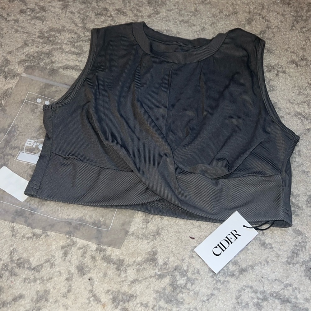 Cider knot front crop top nwt